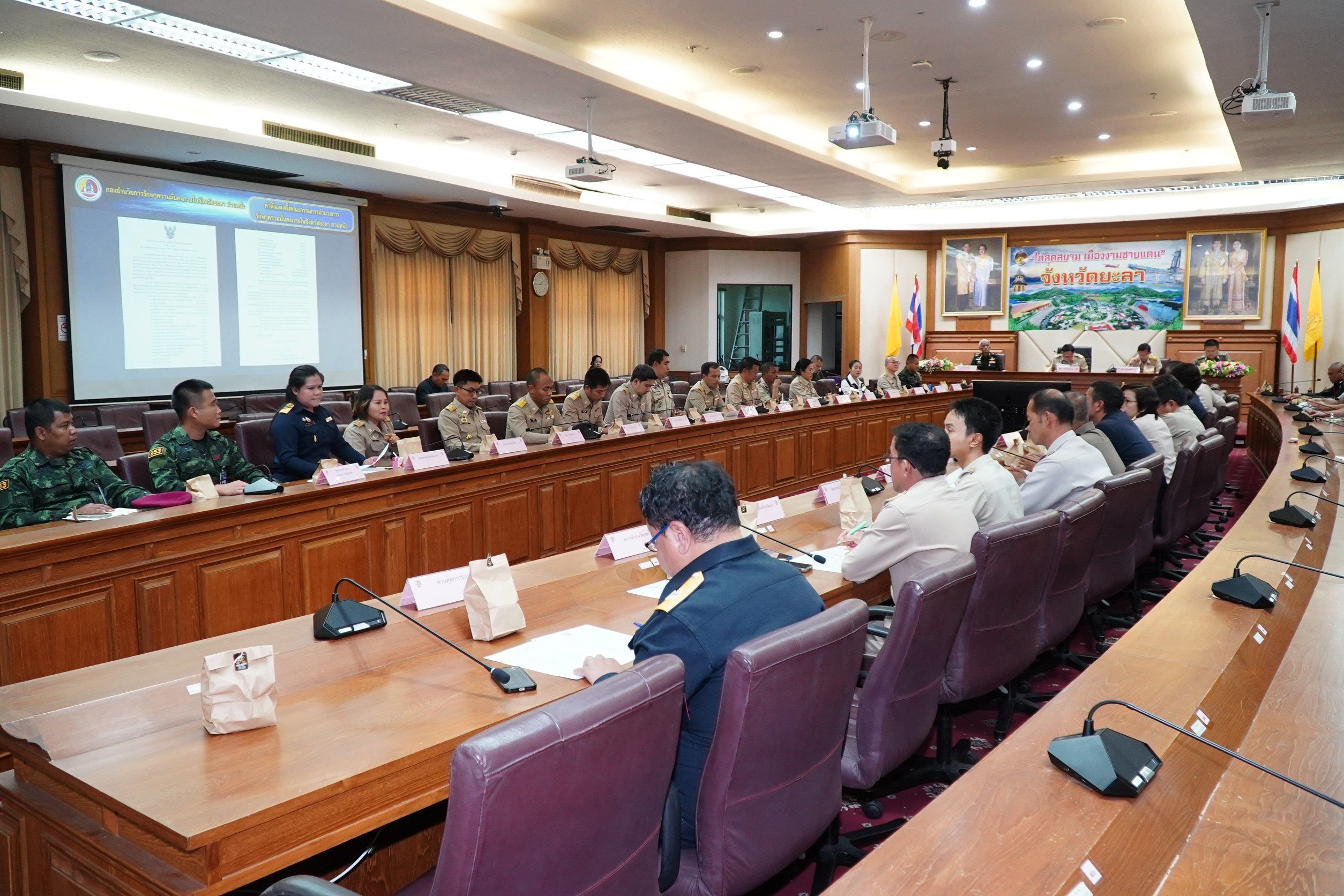 ยะลาคุมเข้ม!! ยกระดับความปลอดภัย&nbsp;10&nbsp;วันสุดท้ายรอมฎอน&nbsp;พร้อมกางแผนรับมือวิกฤตโลก"พลังงาน-อาหาร"&nbsp;ต้องรอด