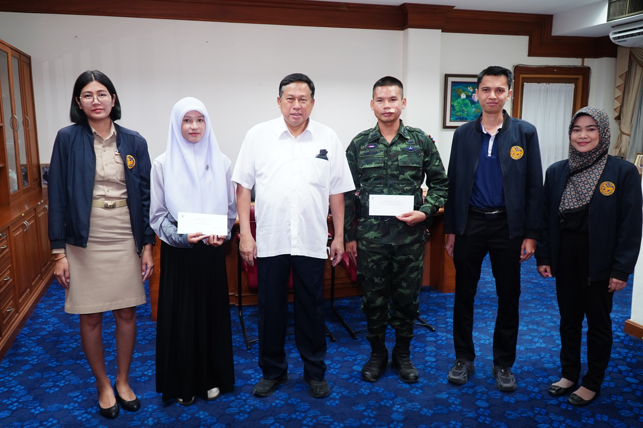 ยะลาไม่ทิ้งกัน&nbsp;-&nbsp;รองผู้ว่าฯ&nbsp;มอบเงินเยียวยาผู้ได้รับผลกระทบจากเหตุไม่สงบ&nbsp;2&nbsp;ราย&nbsp;รุดสร้างขวัญกำลังใจผู้เสียสละ