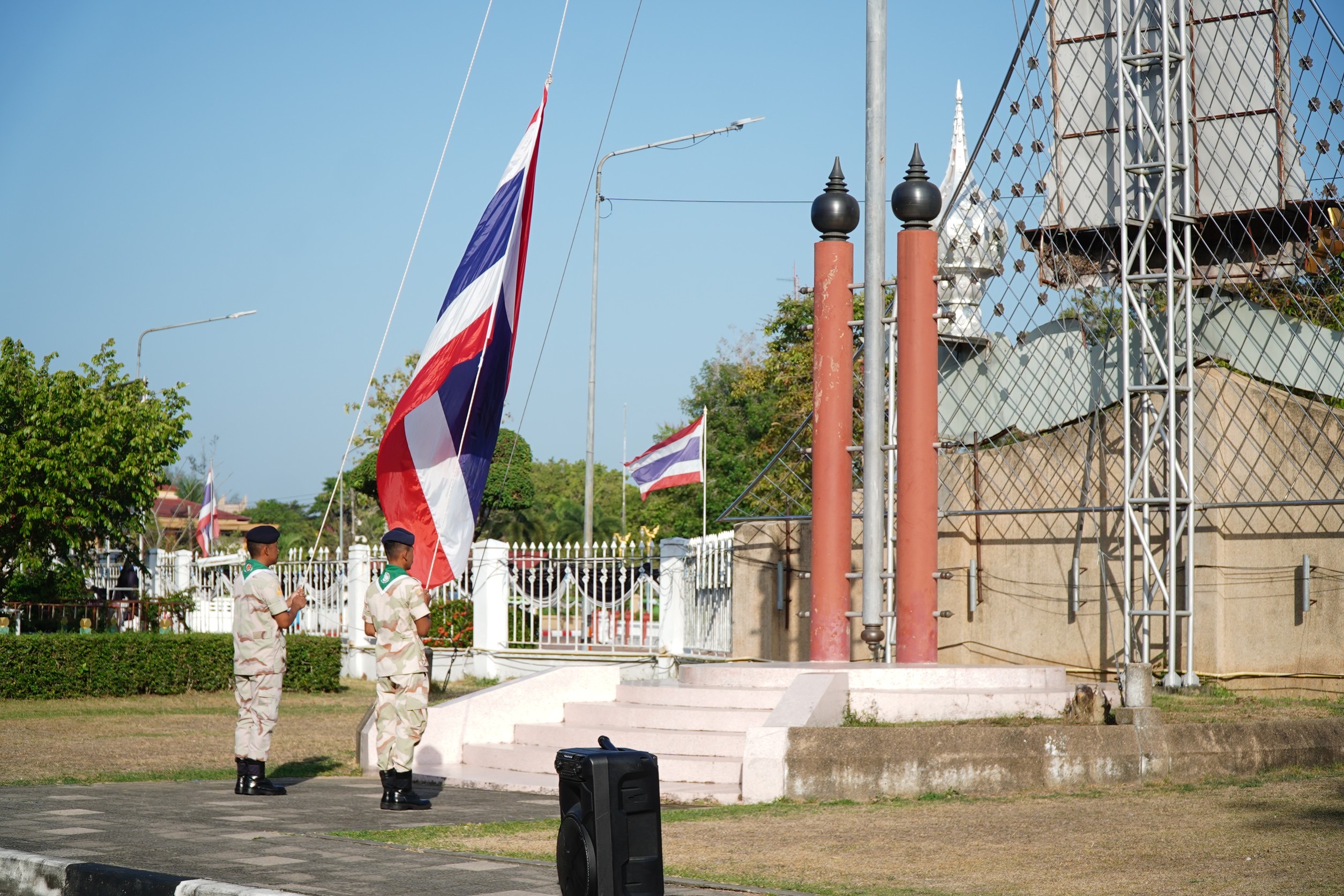 หัวหน้าสำนักงานจังหวัดยะลา&nbsp;นำส่วนราชการร่วมกิจกรรมเคารพธงชาติ&nbsp;แสดงพลังความจงรักภักดี&nbsp;พร้อมเน้นย้ำมาตรการประหยัดพลังงานและเตรียมความพร้อมเข้าสู่เทศกาลอีฎิ้ลฟิตริ&nbsp;ฮิจเราะห์ศักราช 1447&nbsp;