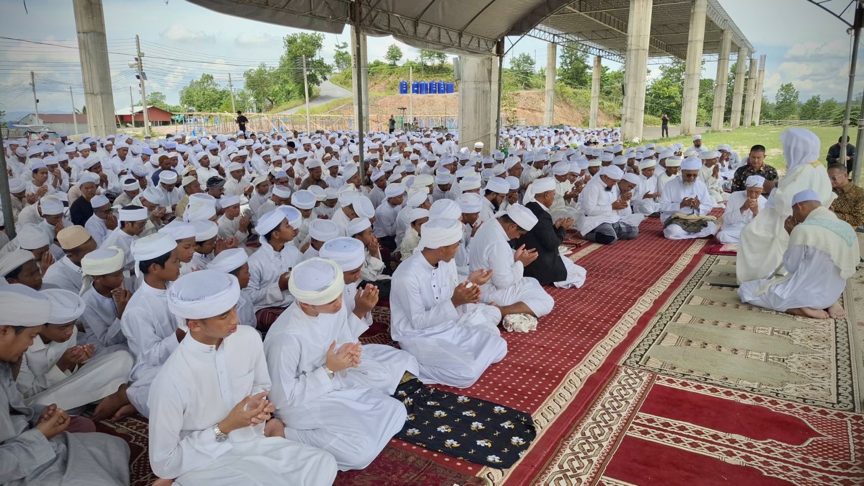 พลังศรัทธาเหนือน้ำตา&nbsp;มุสลิม 5 จังหวัดชายแดนใต้ร่วมละหมาดฮายัตต้อนรับฮิจเราะห์ 1448 วิงวอนอัลลอฮ์ประทานสันติสุขสู่มาตุภูมิ