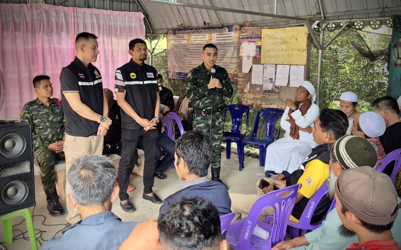 เดินหน้าสร้างสันติสุข - รร.การเมือง ร่วม 3 ฝ่าย จัดกิจกรรมสานสัมพันธ์ ขจัดความระแวง หนุนนโยบายแม่ทัพภาคที่ 4