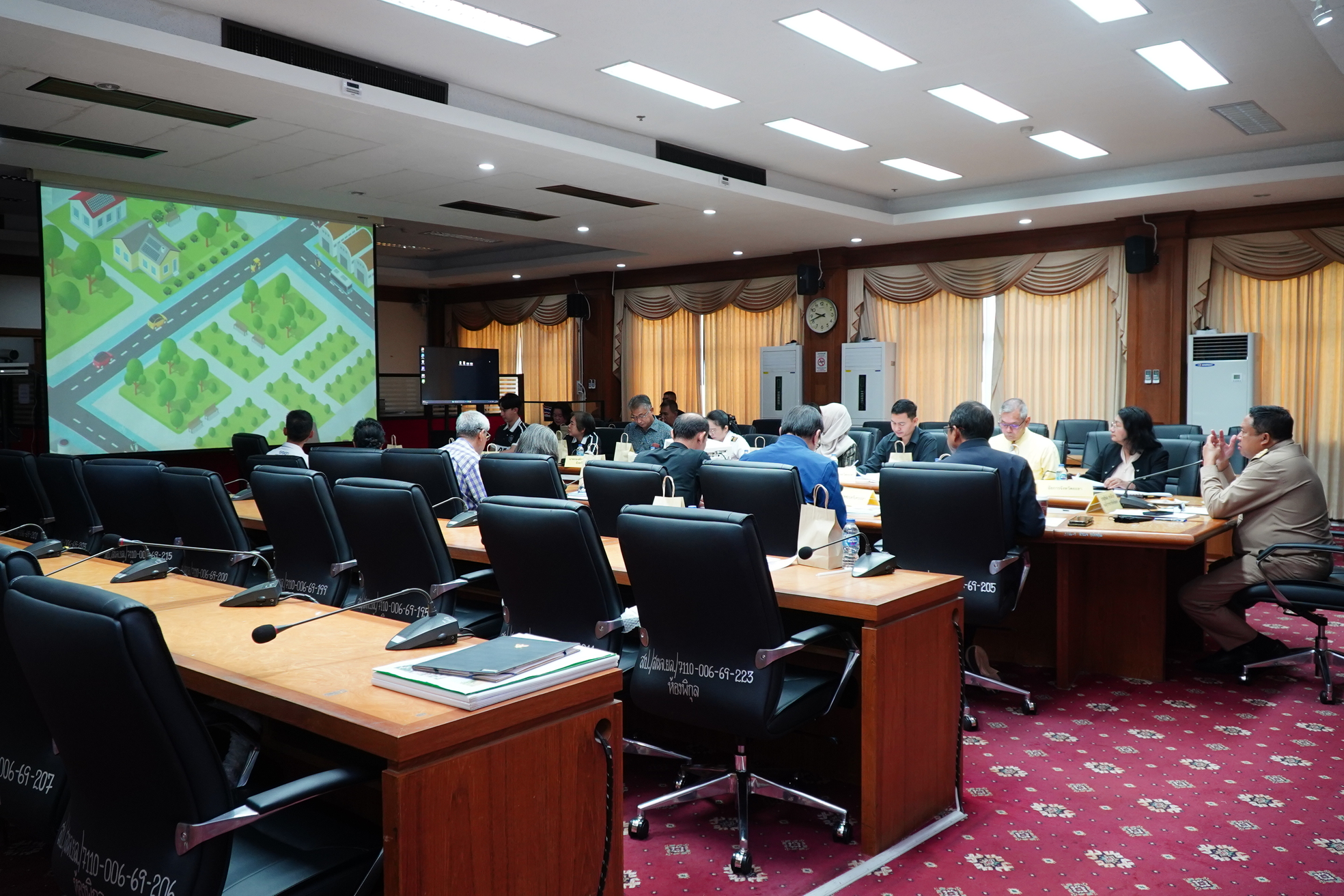 จังหวัดยะลา ประชุมคณะกรรมการจัดรูปที่ดินเพื่อพัฒนาพื้นที่ส่วนจังหวัดยะลา พิจารณาสรรหาผู้ทรงคุณวุฒิใหม่ ขับเคลื่อนโครงการจัดรูปที่ดินเพื่อพัฒนาพื้นที่ในเขตเทศบาลนครยะลา และโครงการจัดรูปที่ดินฯ ระยะที่ 2