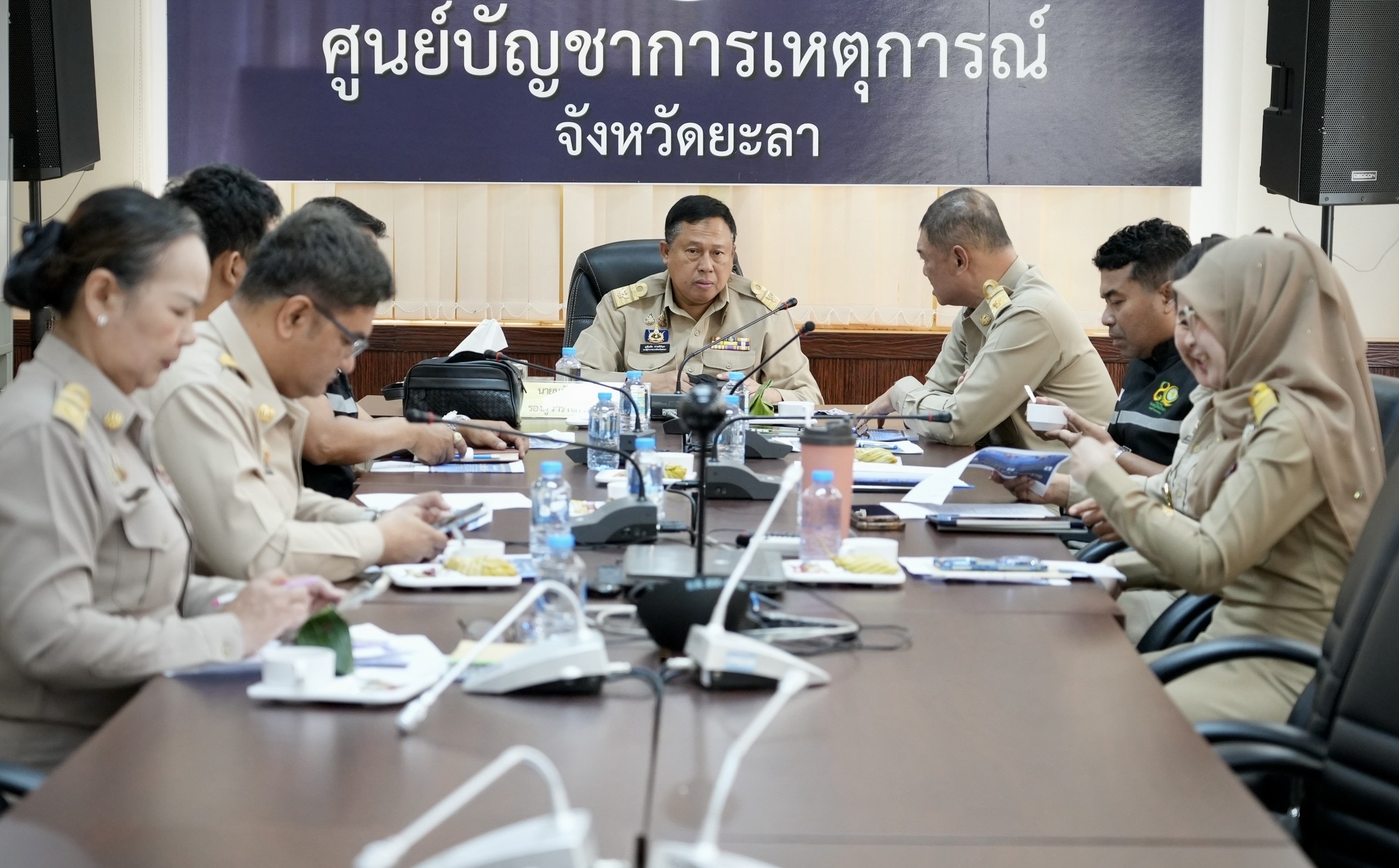 จ.ยะลา&nbsp;เดินหน้าเฝ้าระวังน้ำ!&nbsp;รองผู้ว่าฯ&nbsp;นำทีมประชุม&nbsp;บกปภ.ช.&nbsp;รับมืออุทกภัย&nbsp;เร่งรับมือนโยบาย&nbsp;'อนุทิน'&nbsp;สั่งฟื้นฟู-ช่วยประชาชน